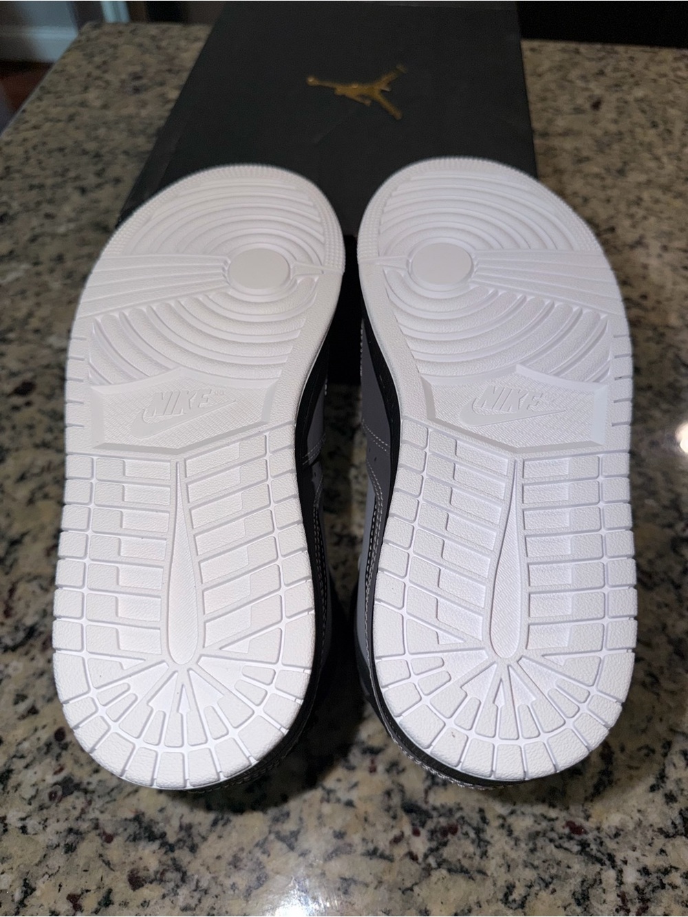 Size 7.5 Jordan 1 Flight Gray SKU 372704-002 Brand New - Picture 9 of 11